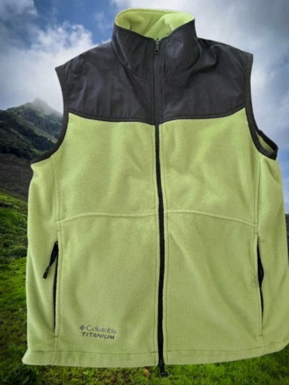 Columbia Titanium Lime Green and Black Full Zip Fleece Vest. Sz. L